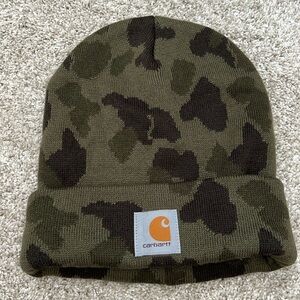 Carhartt camo beanie